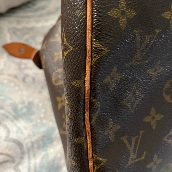 Authentic Louis Vuitton Speedy 30 - Picture 2 of 11